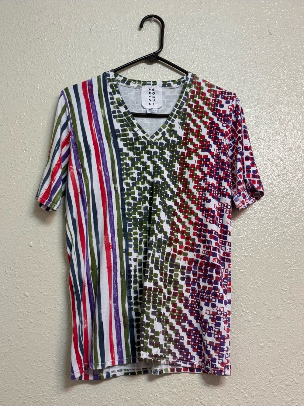 Heyne Bogut Abstract Print V Neck T Shirt